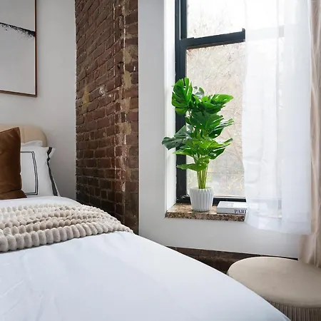 153-1G Newly Renovated 2Br Lower East Side